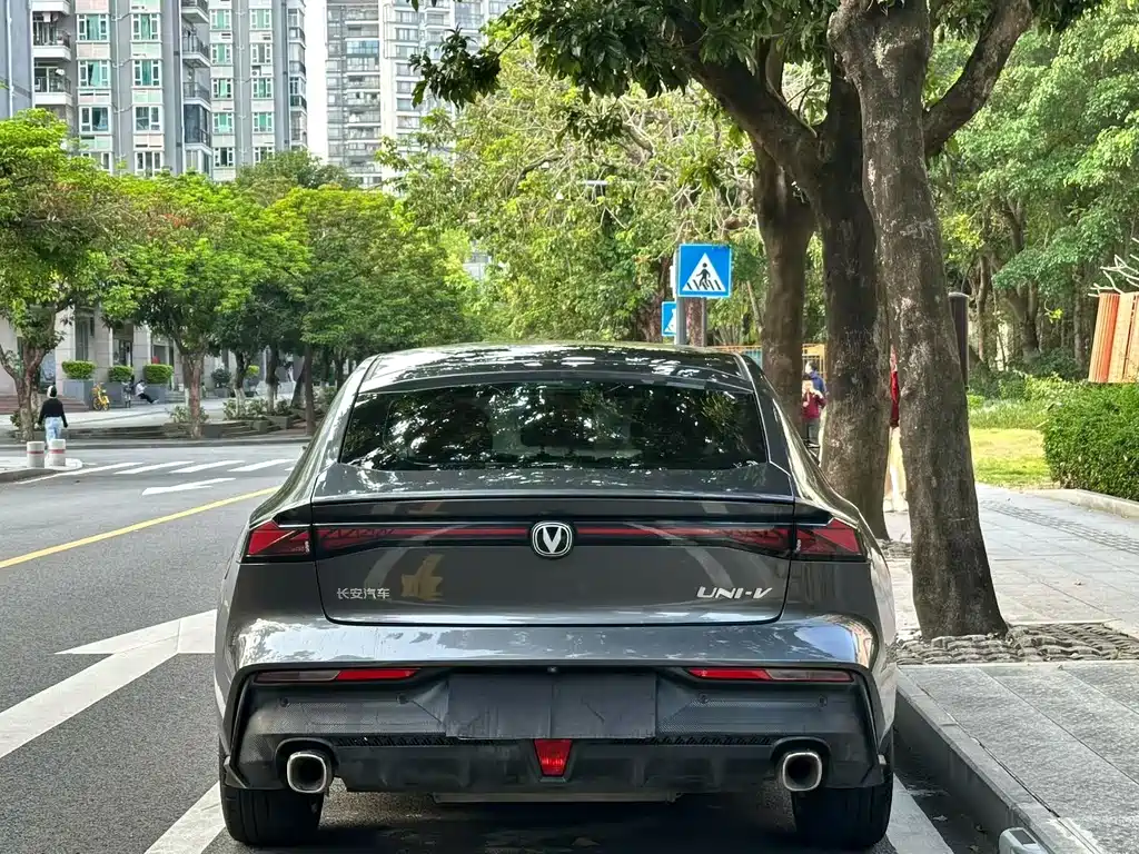 Changan UNI-V 2022 1.5T smart pilot model купить на сайте DeffCars