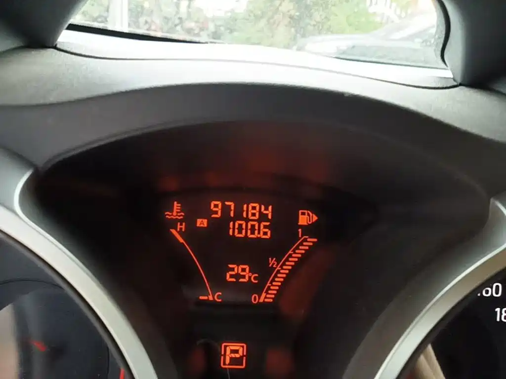 Infiniti ESQ 2014 1.6L Premium Edition купить на сайте DeffCars