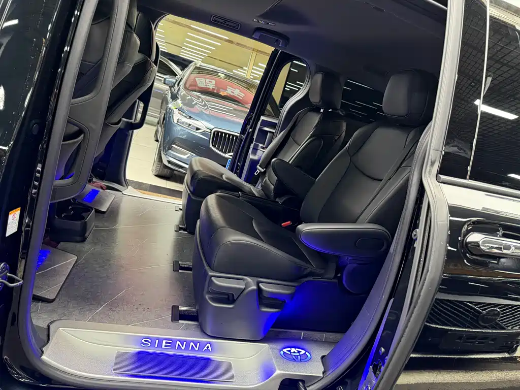 SIENNA 2024 2.5L Hybrid Deluxe Edition купить на сайте DeffCars