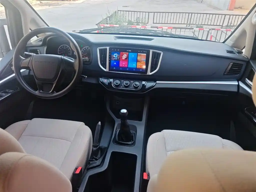 Lingzhi 2023 M5 1.6L practical 5-seater купить на сайте DeffCars