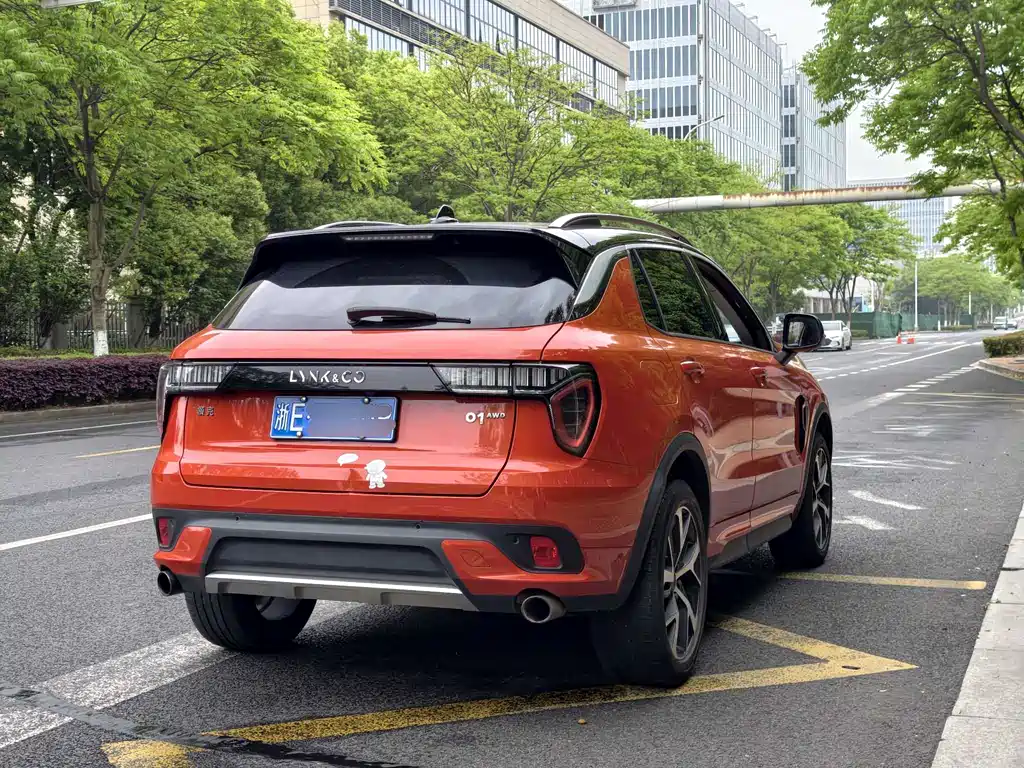 Lynk & Co 01 2017 2.0T 4WD Pro version купить на сайте DeffCars