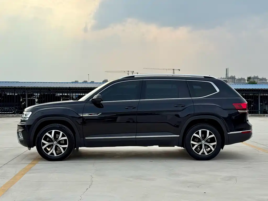 Touron 2017 380TSI four-wheel drive luxury version купить на сайте DeffCars