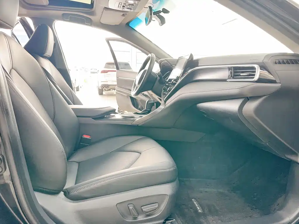 Camry 2022 2.0GVP Leading Edition купить на сайте DeffCars