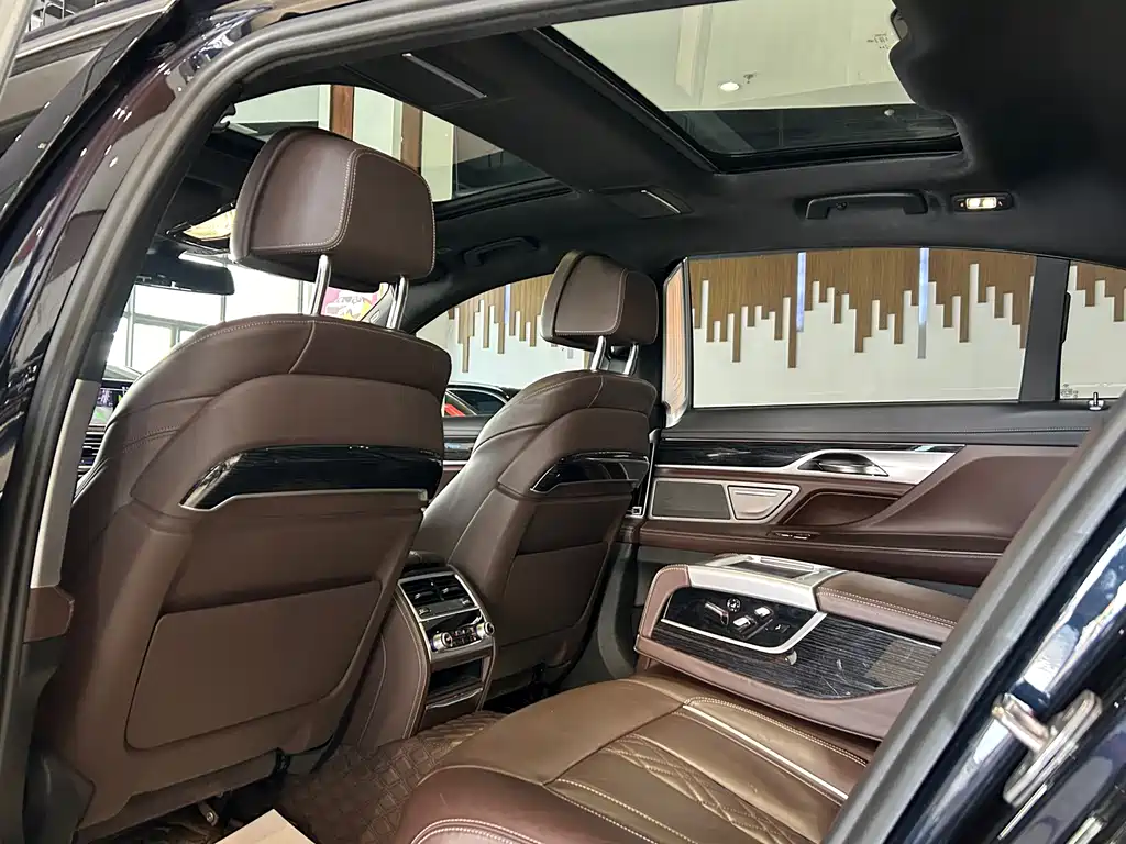 BMW 7 Series 2021 730Li M Sports Package купить на сайте DeffCars