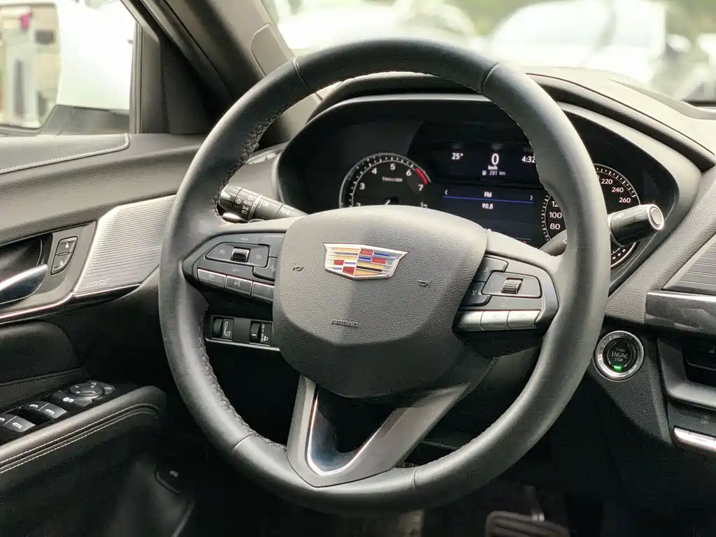 Cadillac CT4 2022 28T luxury model купить на сайте DeffCars