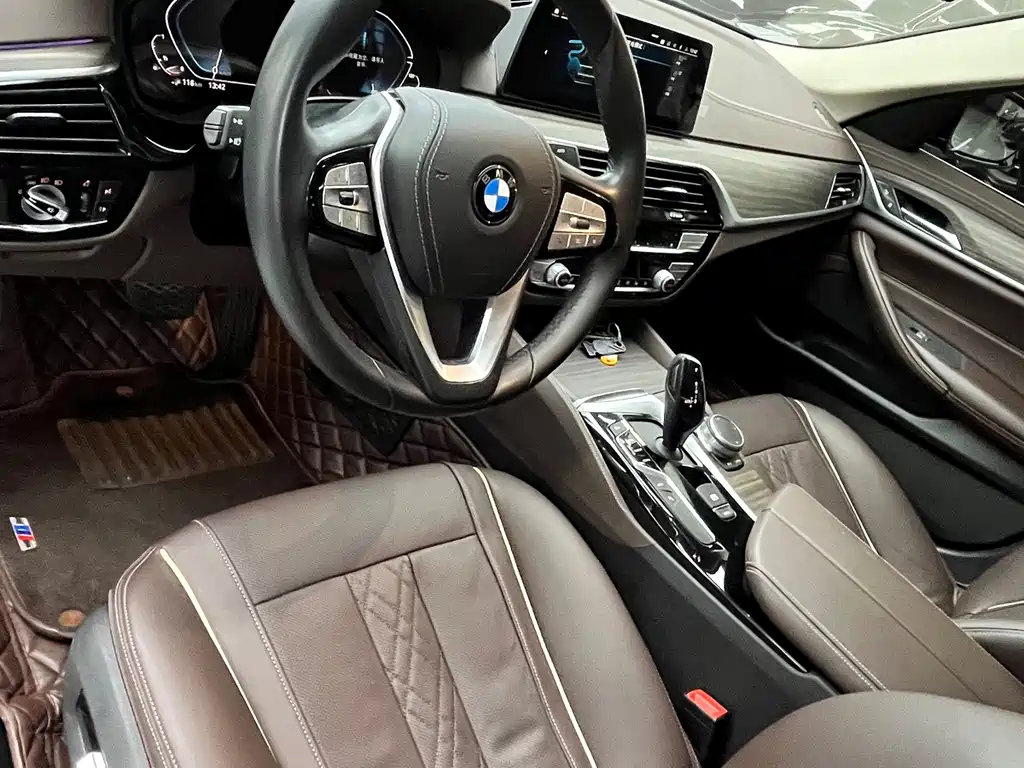 BMW 5 Series New Energy 2020 530Le Deluxe Package купить на сайте DeffCars