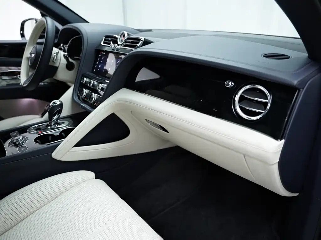 Bentayga 2021 4.0T V8 купить на сайте DeffCars