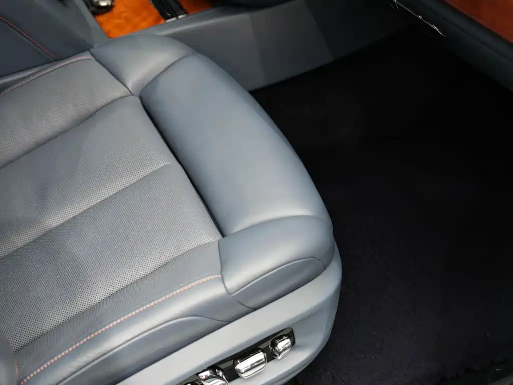 Phantom 2018 6.7T long wheelbase version купить на сайте DeffCars