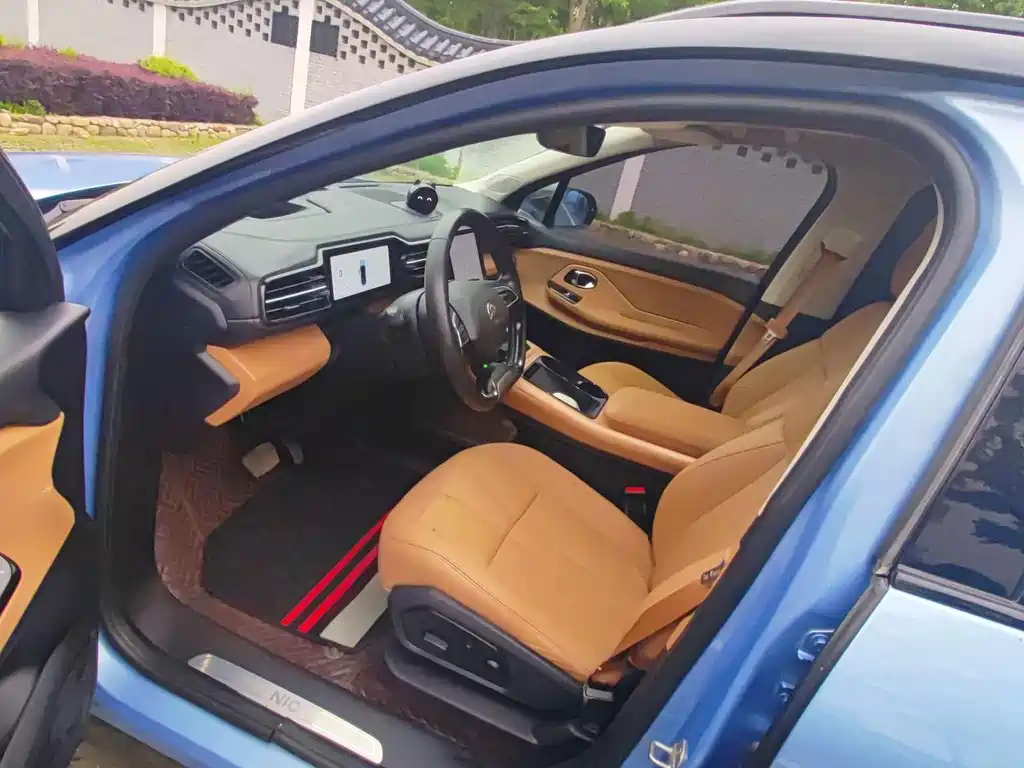 NiO ES8 2018 355KM Base Edition Seven Seater купить на сайте DeffCars