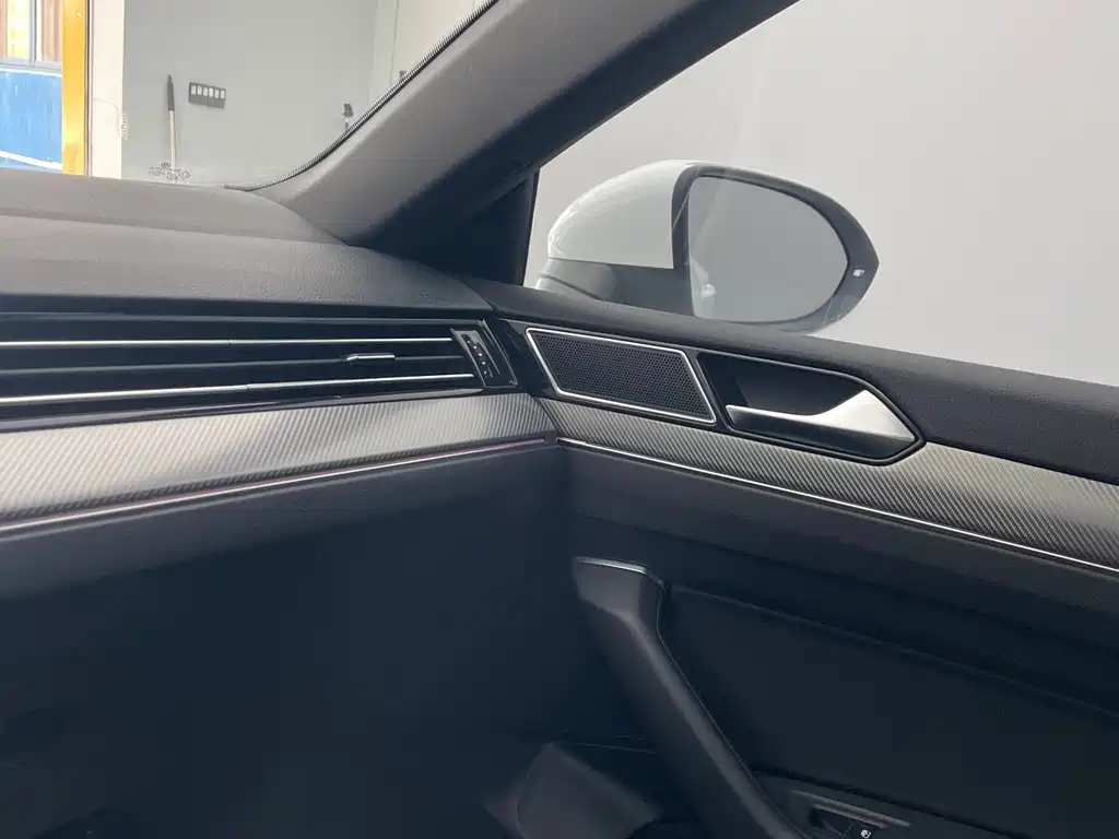 FAW-Volkswagen CC 2019 330TSI Charming Edition National V купить на сайте DeffCars