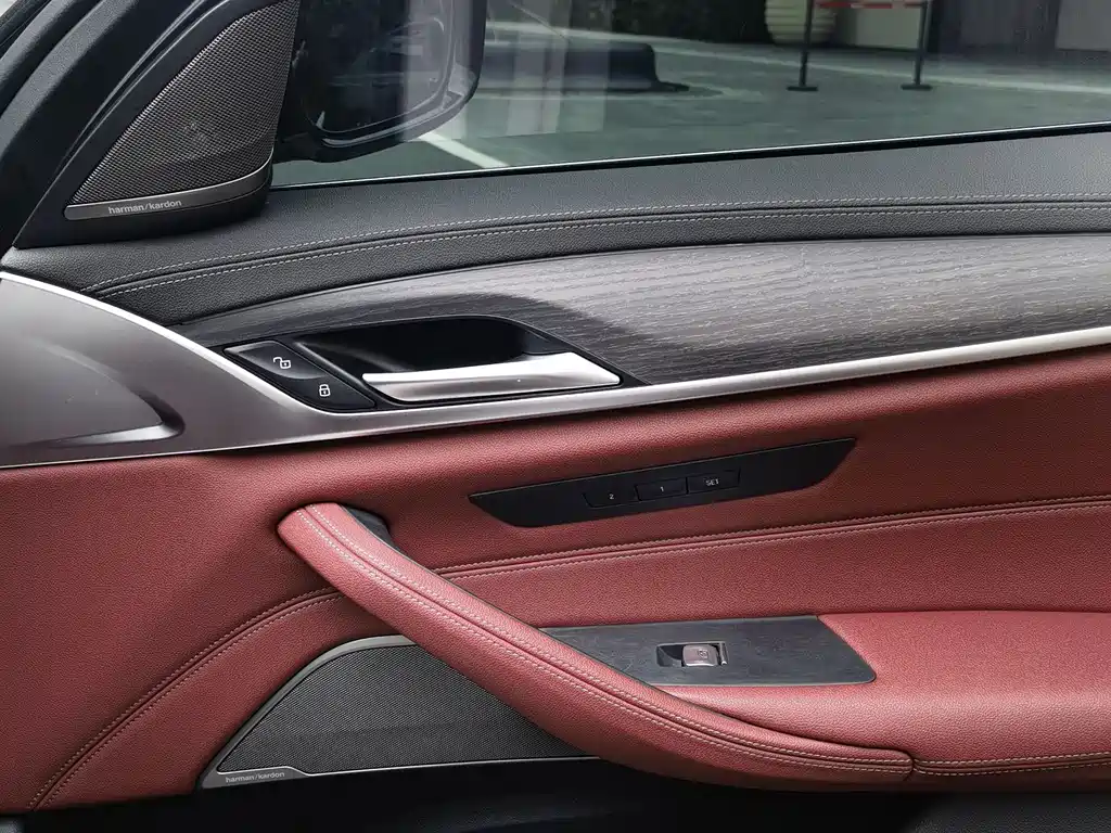 BMW 5 Series 2021 530Li Exclusive M Sports Package купить на сайте DeffCars