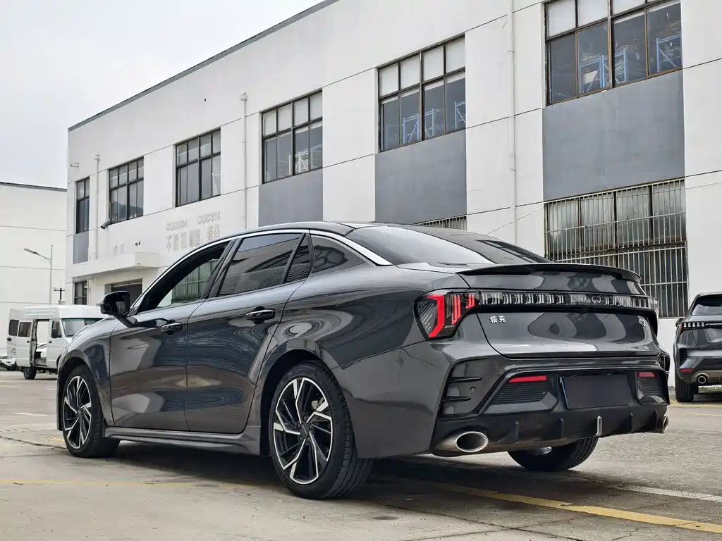 Lynk & Co 03 2023 2.0TD DCT Pro купить на сайте DeffCars