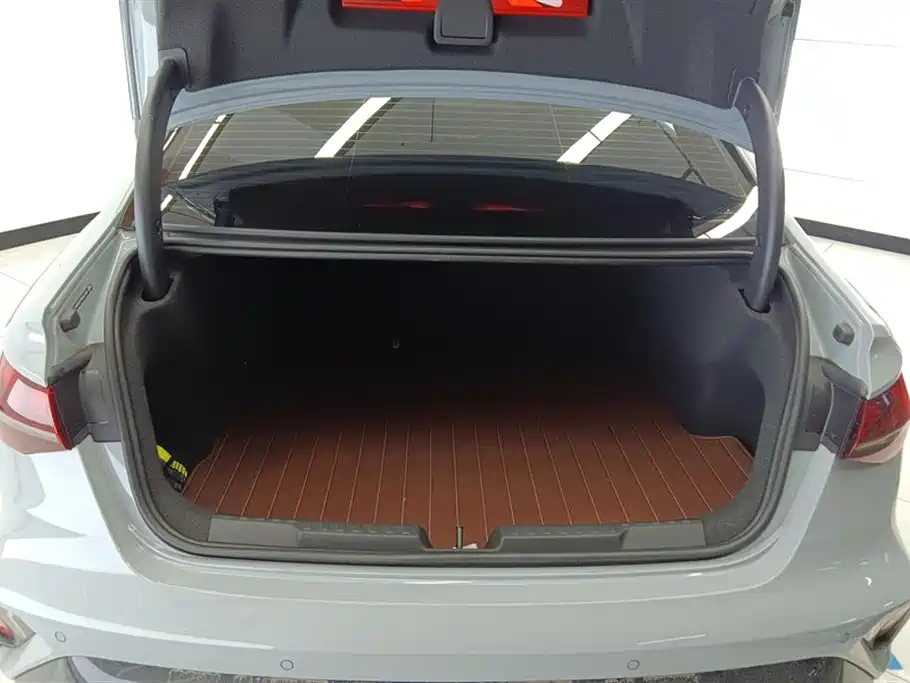 Audi A3 2025 A3L Limousine 35TFSI Flying Spur Exclusive купить на сайте DeffCars