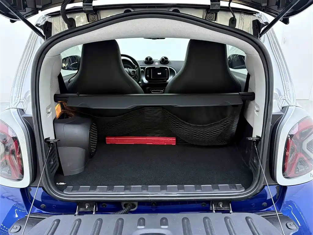 smart fortwo 2018 0.9T 66kW hard top version National V купить на сайте DeffCars