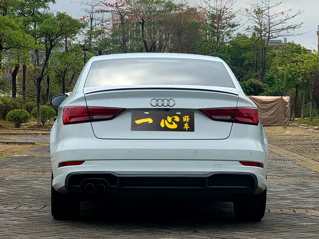 Audi A3 2018 30th Anniversary Model Limousine 35 TFSI Fashion Model купить на сайте DeffCars