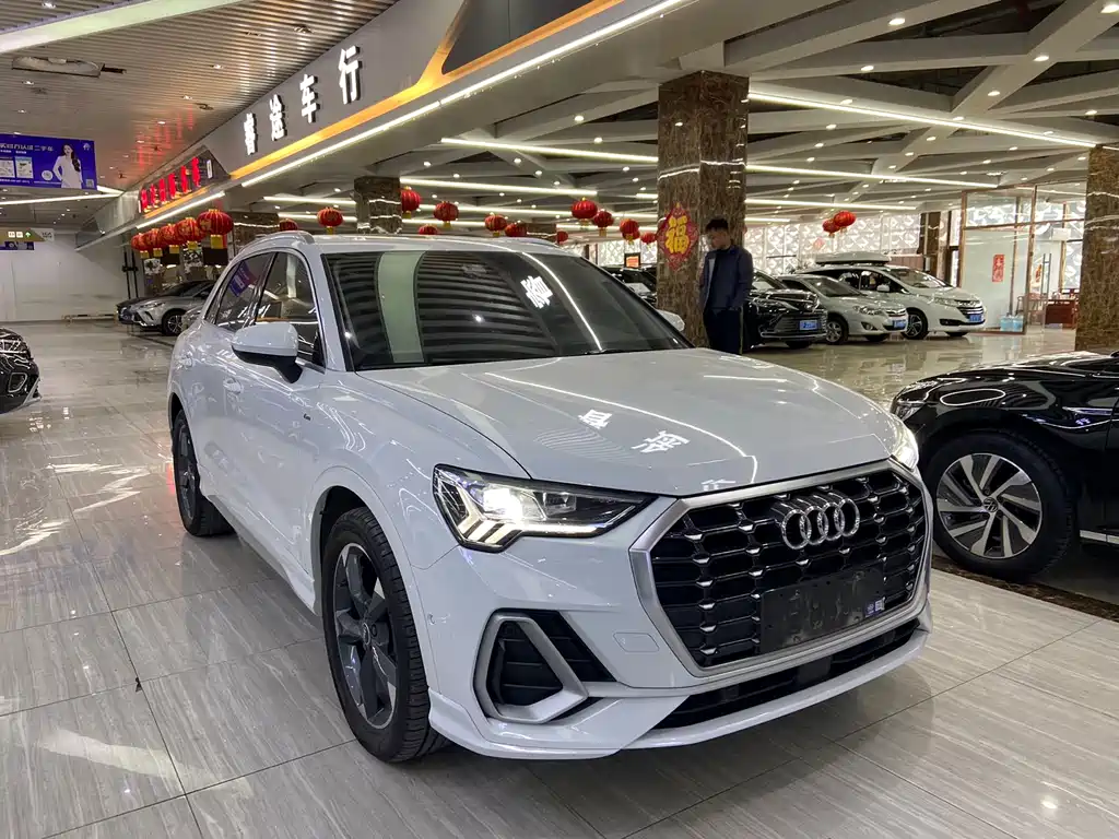 Audi Q3 2022 35 TFSI Fashionable and Dynamic купить на сайте DeffCars
