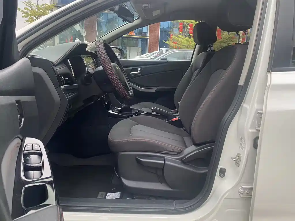 Venucia T70 2019 1.6L manual classic version купить на сайте DeffCars