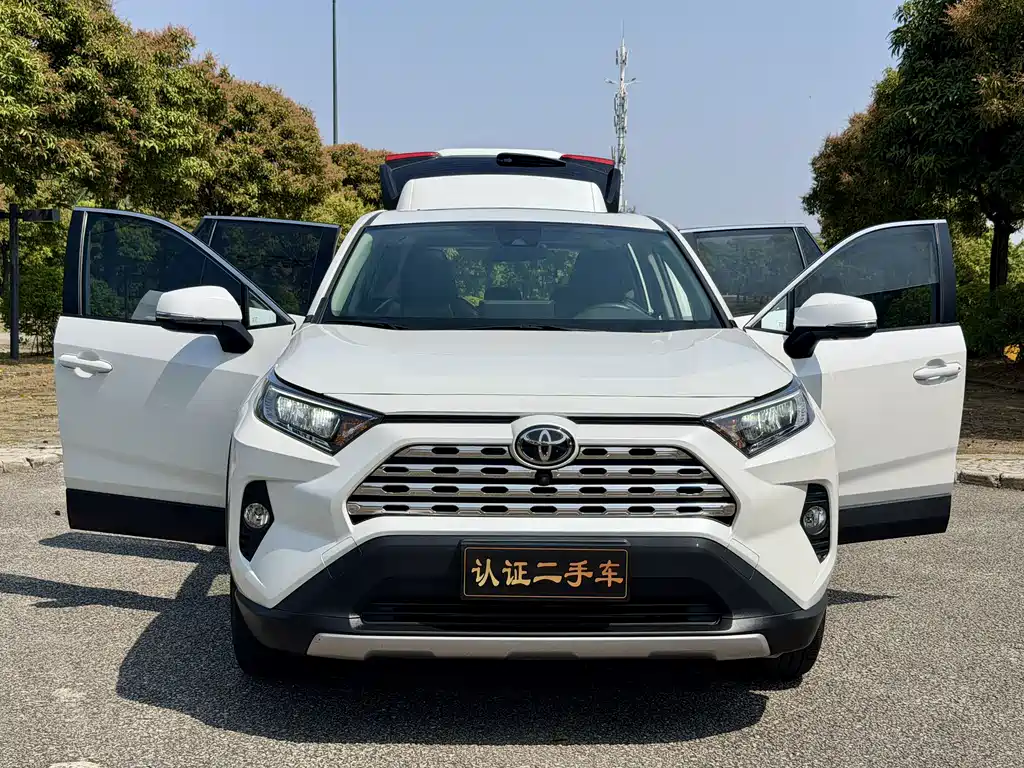 RAV4 Rongfang 2022 2.0L CVT two-wheel drive fashion version купить на сайте DeffCars