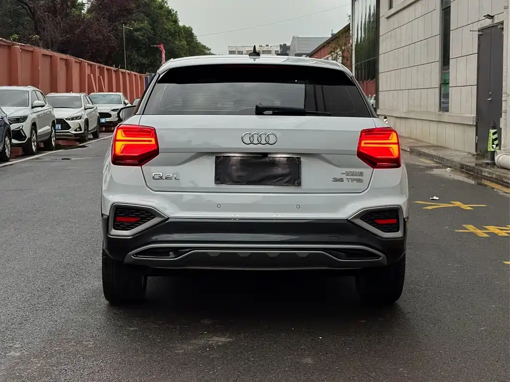 Audi Q2L 2022 35 TFSI Enterprising and Elegant Model купить на сайте DeffCars