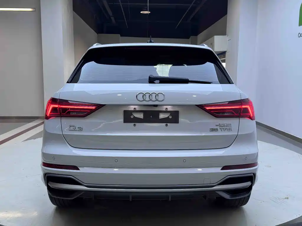Audi Q3 2023 35 TFSI Fashionable and Dynamic (1.4T) купить на сайте DeffCars