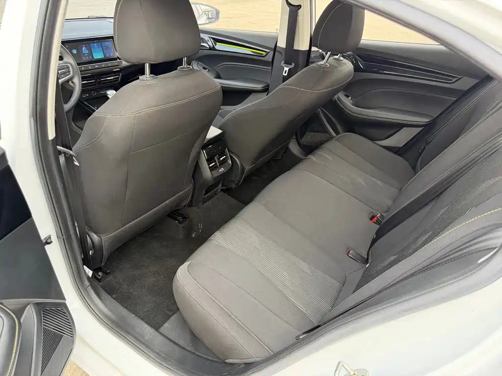 Roewe i5 2021 1.5L CVT Diamond Edition купить на сайте DeffCars