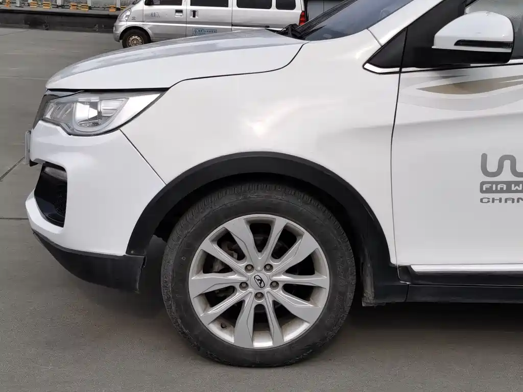 Kaiyi V3 2016 1.5L Manual Smart Link II Navigation Edition купить на сайте DeffCars