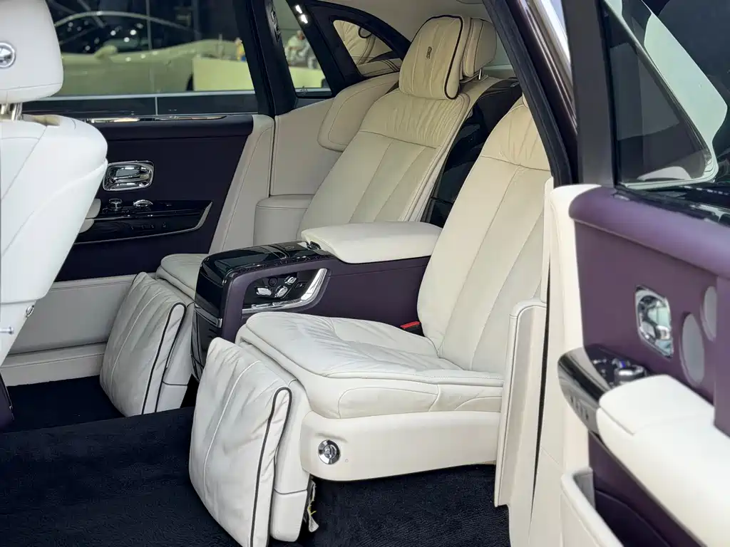 Phantom 2018 6.7T long wheelbase version купить на сайте DeffCars