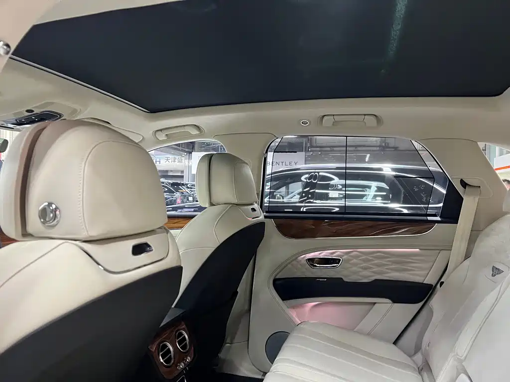 Bentayga 2024 4.0T V8 купить на сайте DeffCars