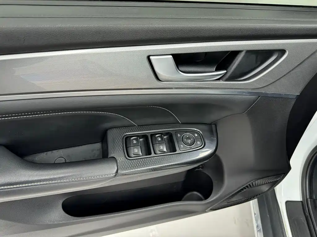 Haval M6 2021 PLUS 1.5T DCT luxury smart connected model купить на сайте DeffCars