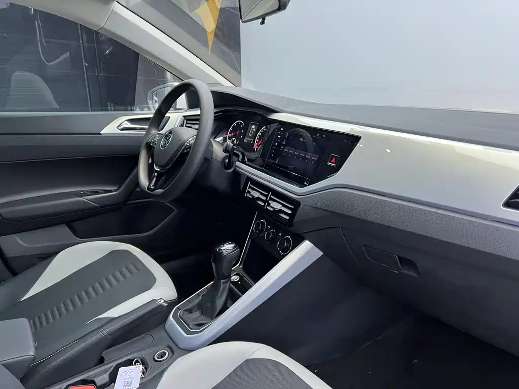 Polo 2021 Plus 1.5L Automatic Colorful Technology Edition купить на сайте DeffCars