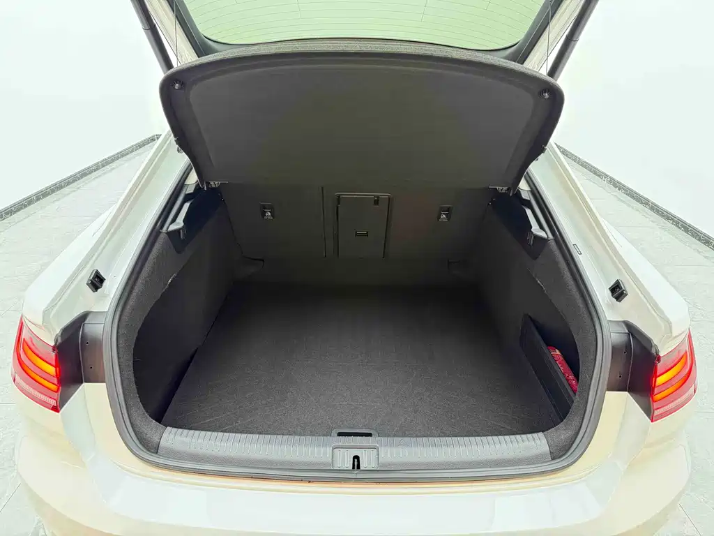 FAW-Volkswagen CC 2024 380TSI eye-catching version купить на сайте DeffCars