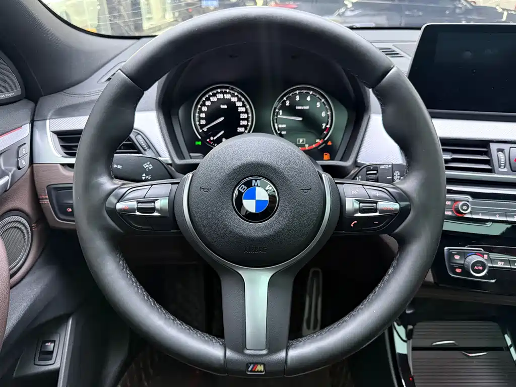 BMW X2 2021 sDrive25i leading M sports package купить на сайте DeffCars
