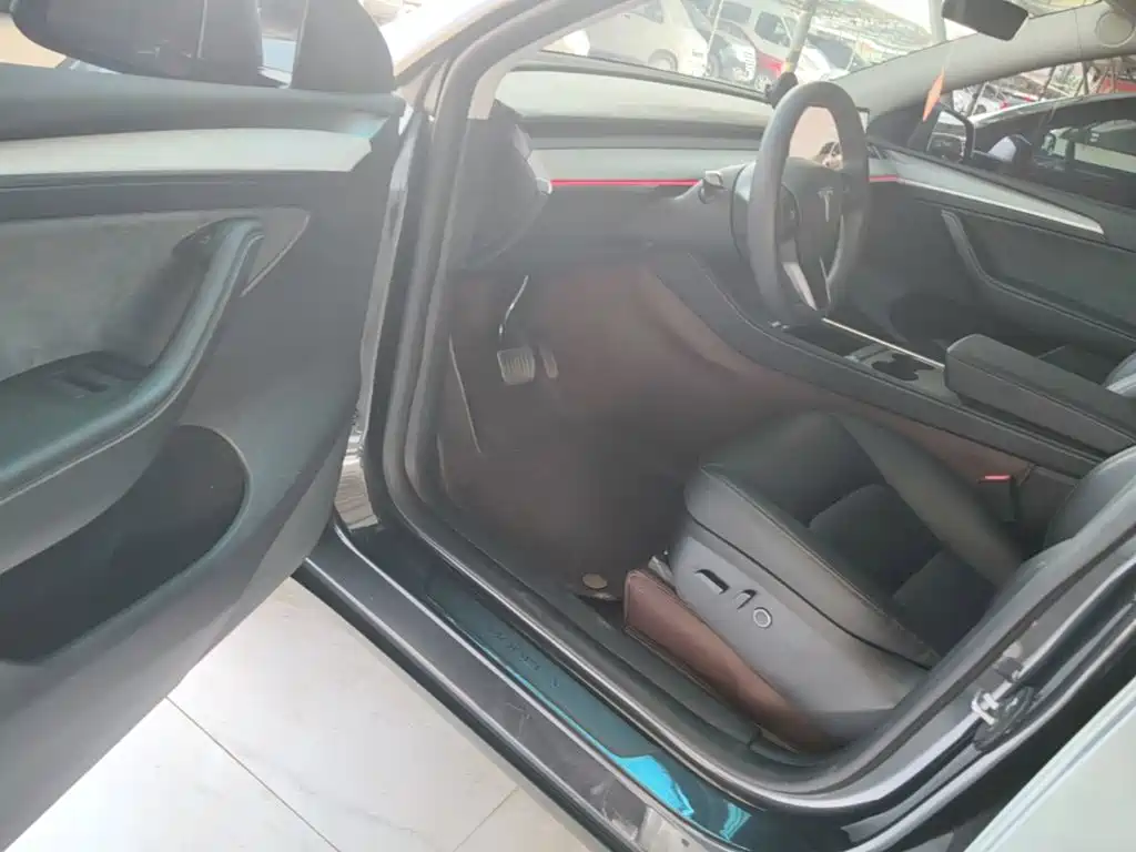 Model Y 2024 rear-wheel drive version купить на сайте DeffCars