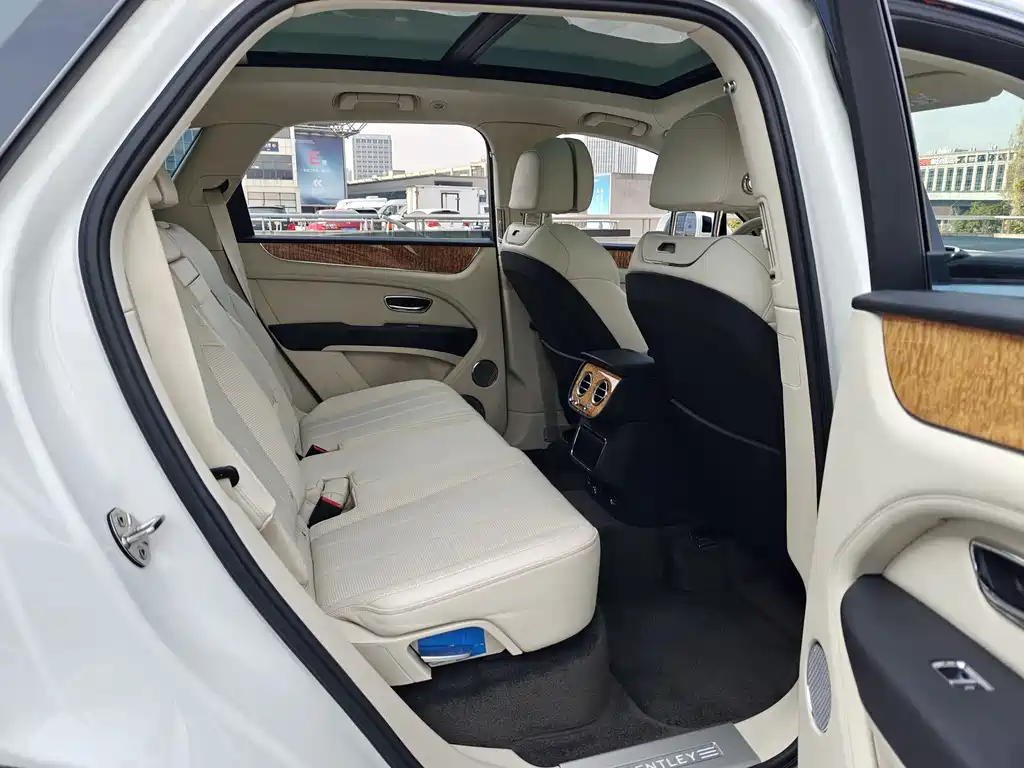 Bentayga 2022 4.0T V8 купить на сайте DeffCars