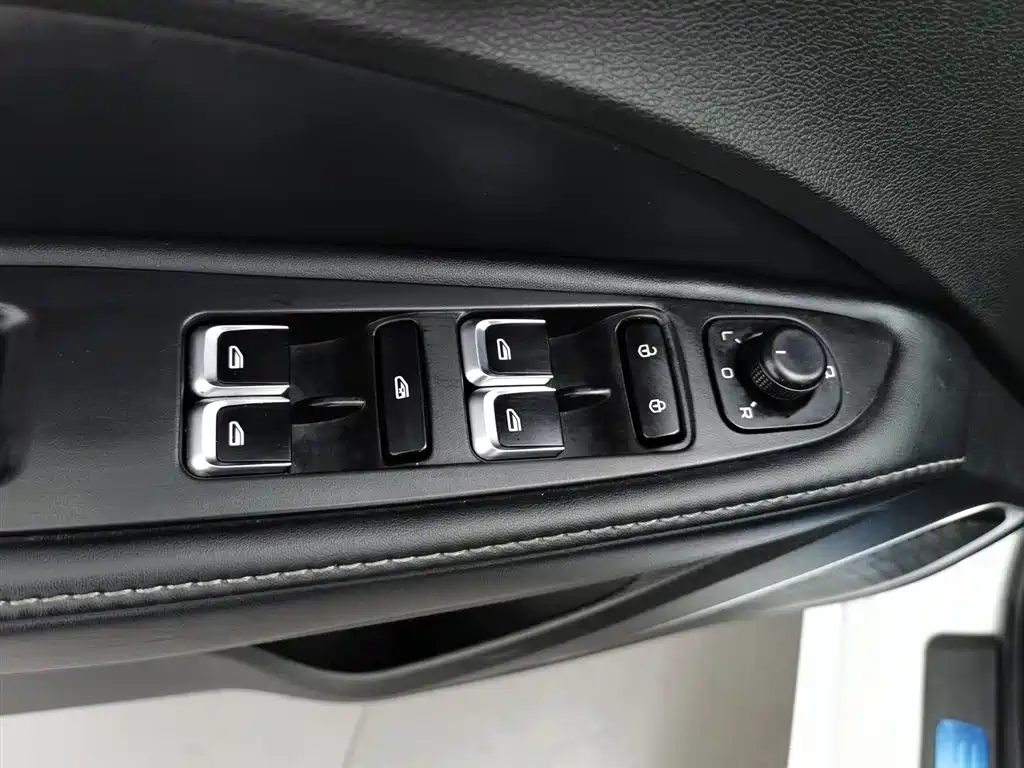 Emgrand 2019 Leading Edition 1.5L CVT upward interconnection type National VI купить на сайте DeffCars