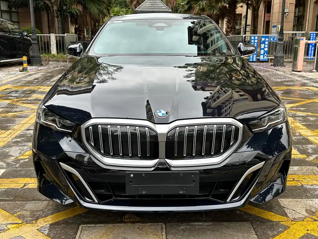 BMW 5 Series 2024 530Li Leading M Sports Package купить на сайте DeffCars