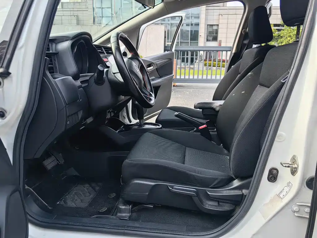 Fit 2016 1.5L LX CVT comfort model купить на сайте DeffCars