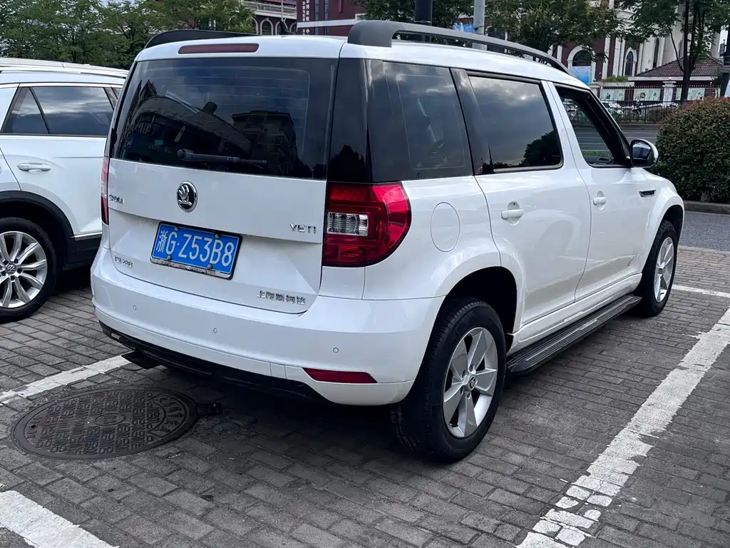 Yeti 2017 TSI280 DSG Car Enjoy Brother Edition купить на сайте DeffCars