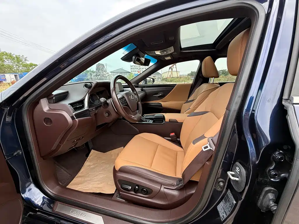 Lexus ES 2020 300h Premium Edition купить на сайте DeffCars