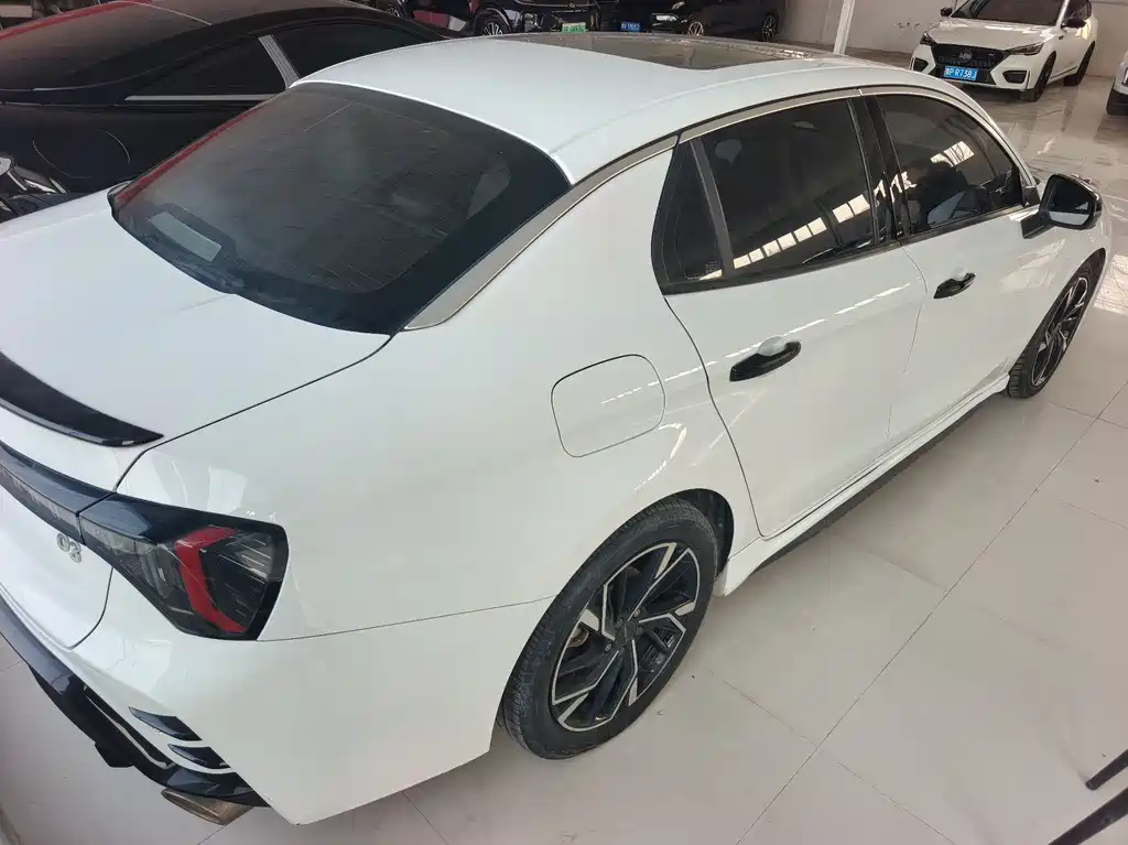 Lynk & Co 03 2023 1.5TD DCT Plus купить на сайте DeffCars