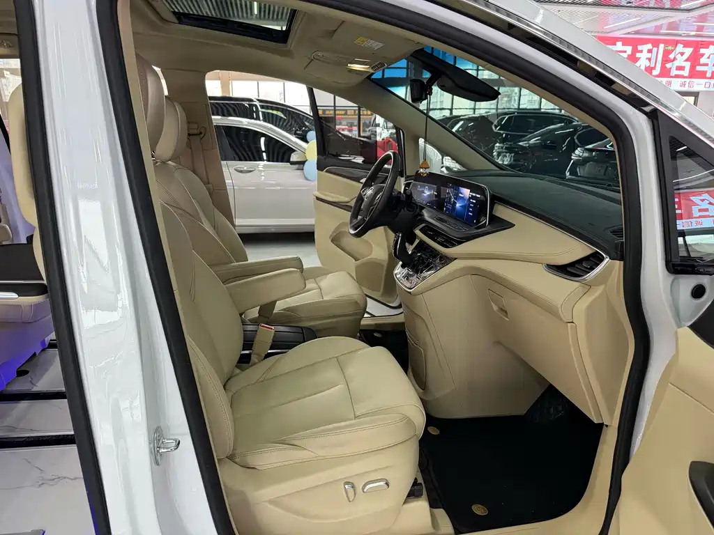 Buick GL8 2023 ES Lu Zun Exclusive Model купить на сайте DeffCars