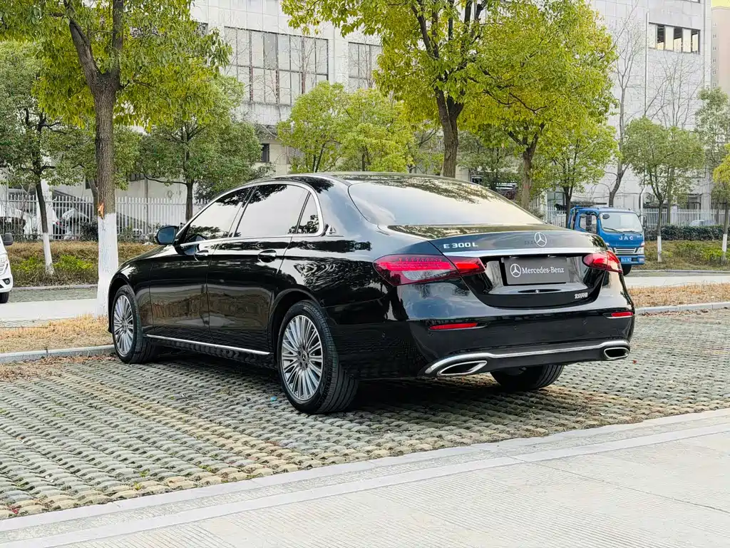 Mercedes-Benz E-Class 2023 E 300 L Luxury Model купить на сайте DeffCars