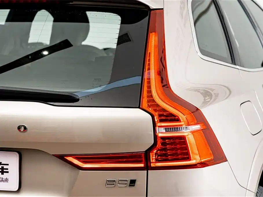 Volvo XC60 2025 B5 four-wheel drive Zhiyuan luxury version купить на сайте DeffCars