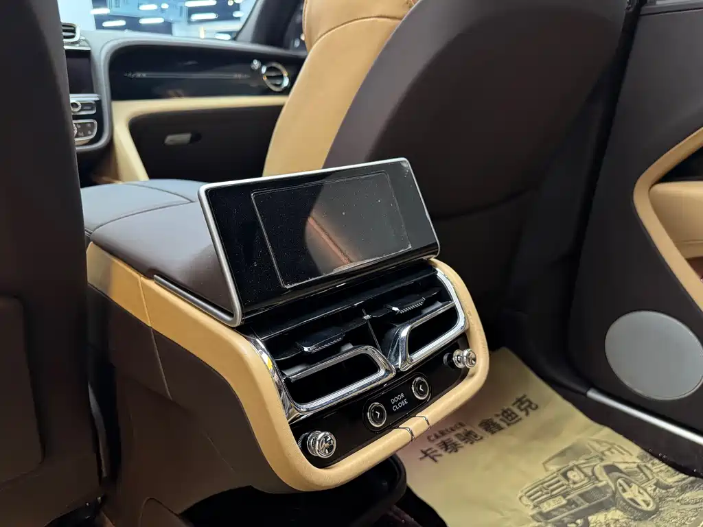 Bentayga 2023 4.0T V8 long wheelbase version купить на сайте DeffCars