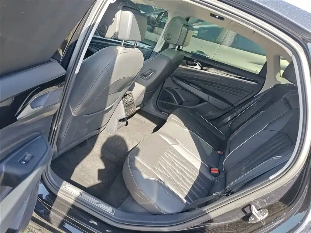 Passat 2023 facelift 330TSI Starry Sky Deluxe Edition купить на сайте DeffCars