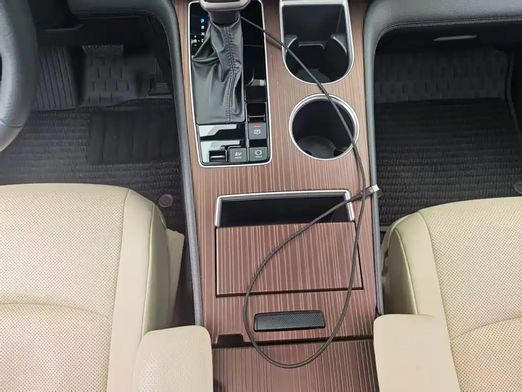 Grevia 2023 2.5L Hybrid Premium PLUS Edition купить на сайте DeffCars