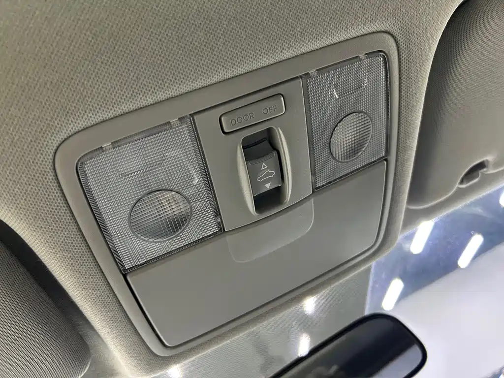 Yipao 2021 1.4L CVT sunroof model купить на сайте DeffCars