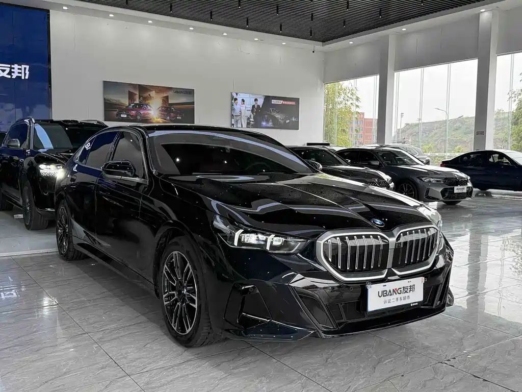 BMW 5 Series 2025 530Li Leading M Sports Package купить на сайте DeffCars