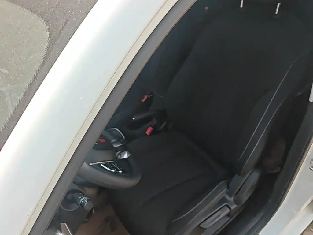 Roewe i5 2020 1.5L manual 4G Internet leading version купить на сайте DeffCars