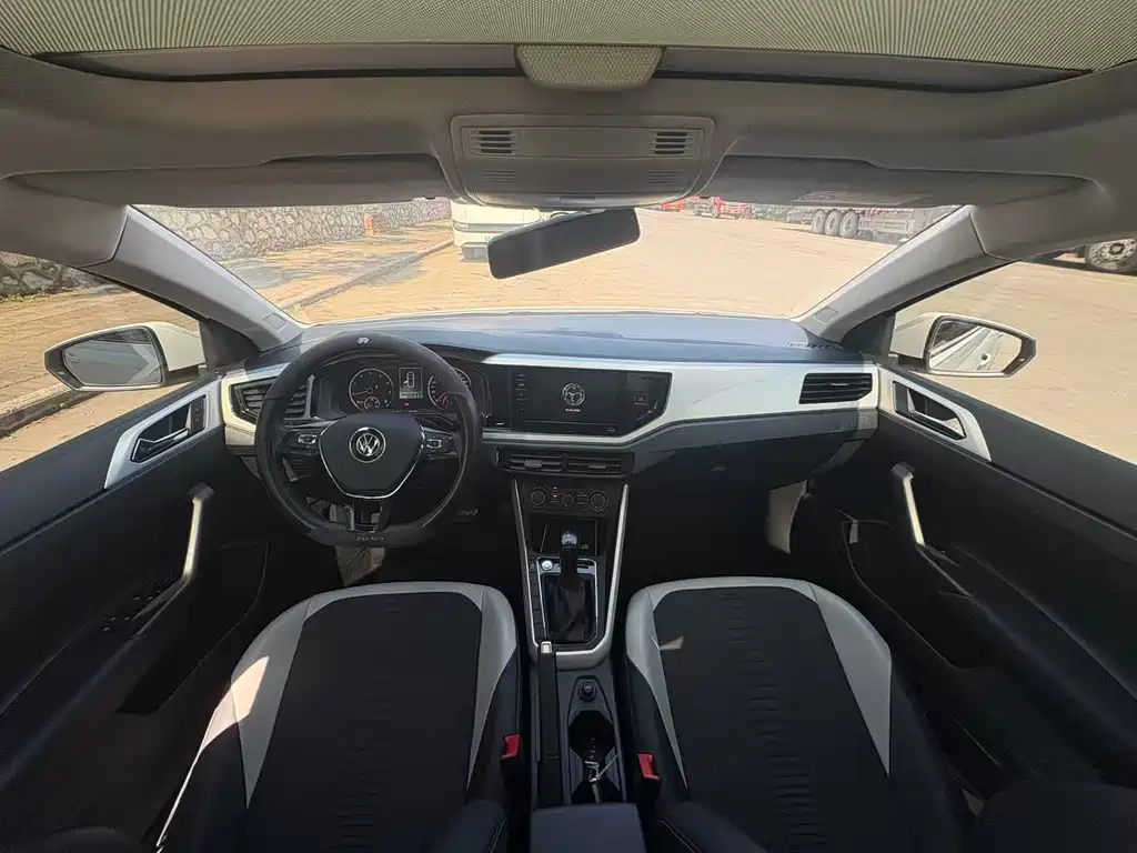 Polo 2021 Plus 1.5L Automatic Colorful Technology Edition купить на сайте DeffCars